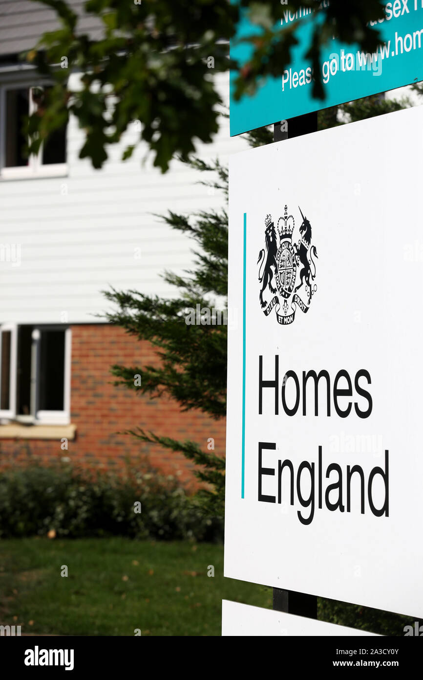 Viste generali di un Case in Inghilterra lo sviluppo di alloggiamento in Hawyards Heath, East Sussex, Regno Unito. Foto Stock