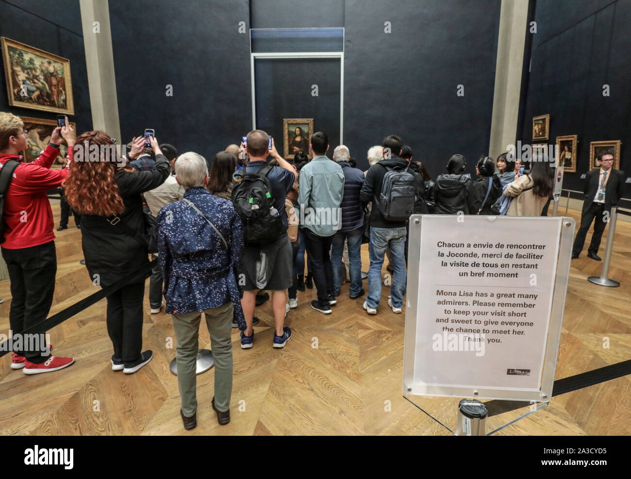 MONA LISA è stato reinstallato nella sua gallery nel museo del Louvre Foto Stock