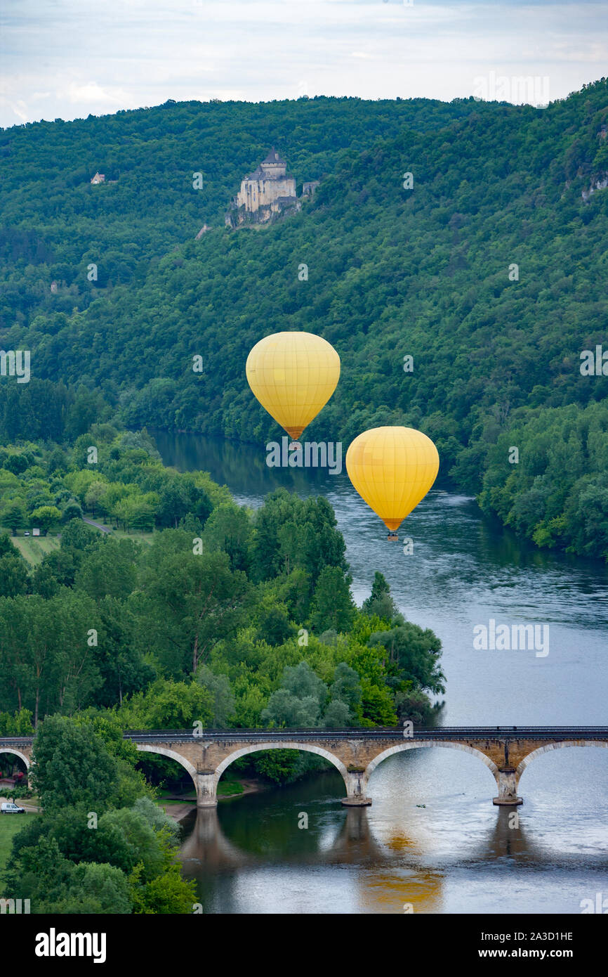 Palloncini gialli immagini e fotografie stock ad alta risoluzione - Alamy