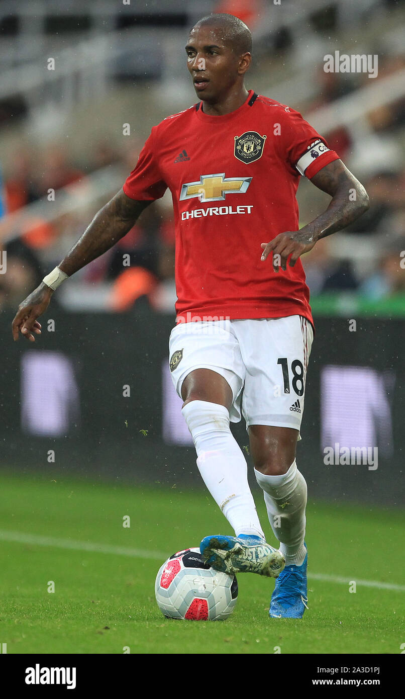 NEWCASTLE UPON TYNE, 6 ottobre Ashley Giovani del Manchester United durante il match di Premier League tra Newcastle United e il Manchester United presso il St James Park, Newcastle domenica 6 ottobre 2019. (Credit: Mark Fletcher | MI News) Foto Stock