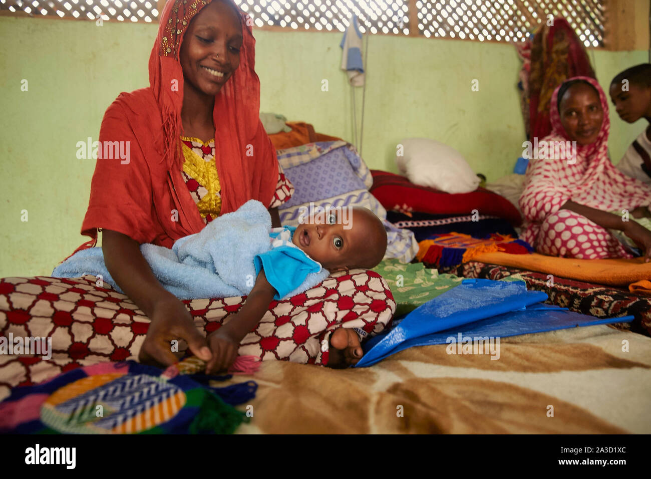 Tsjaad Ciad Mongo Hassan (1) Razza Malut (19) la madre e il bambino in ospedale 21-6-2016 foto: Jaco Klamer Foto Stock