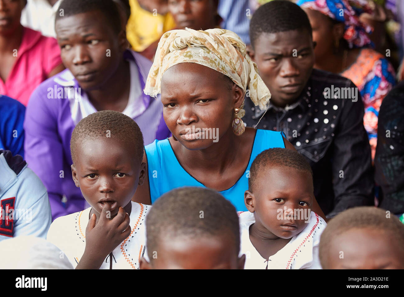 Tsjaad Ciad N Djamena Chiesa Francis van Assisi chiesa cattolica romana Santa messa con donne ascolto 26-6-2016 foto: Jaco Klamer Foto Stock