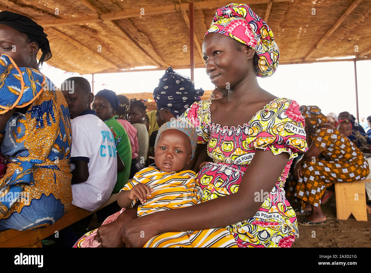 Tsjaad Ciad N Djamena Chiesa Francis van Assisi chiesa cattolica romana Santa messa con donne ascolto 26-6-2016 foto: Jaco Klamer Foto Stock