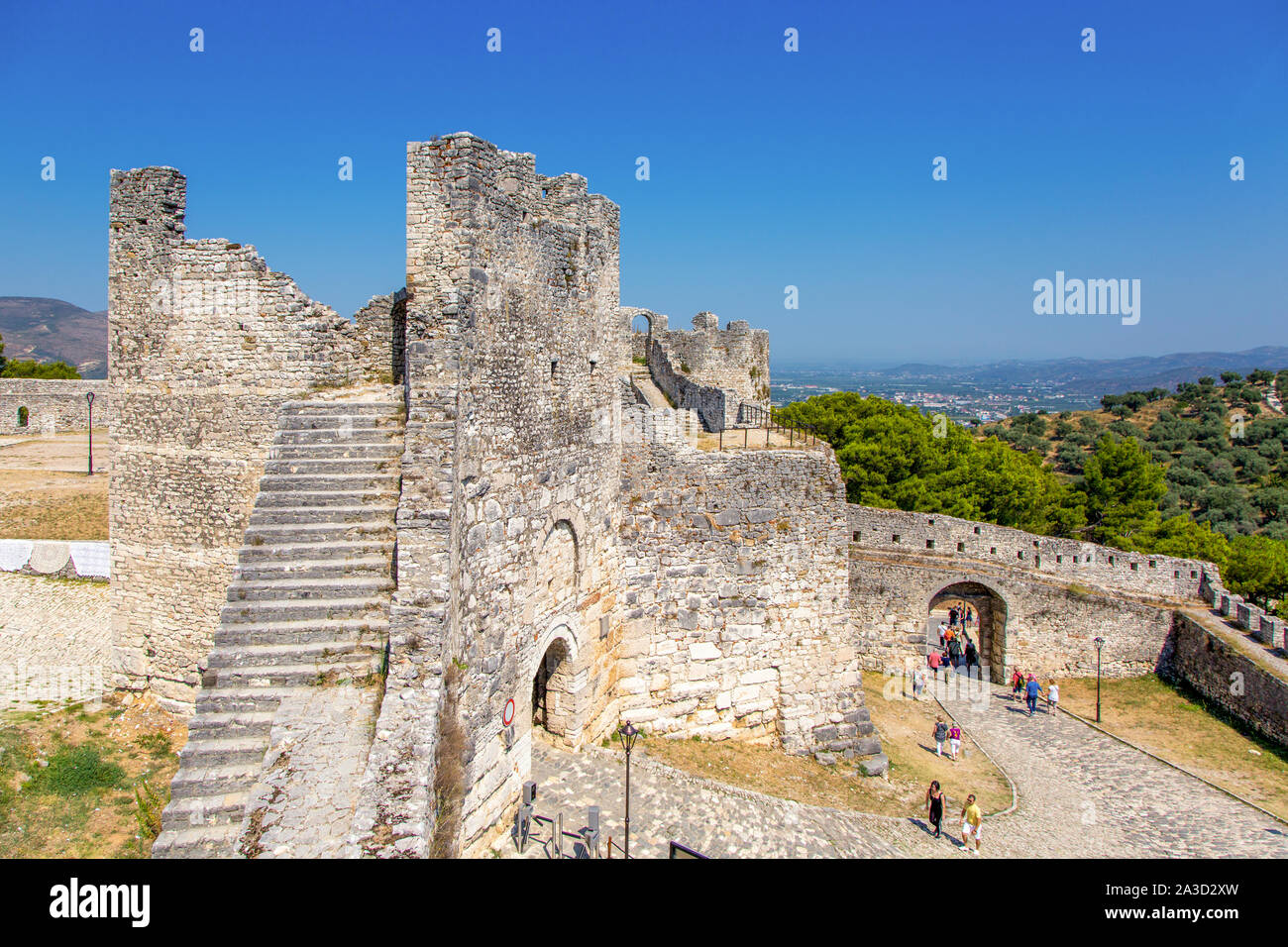 Ingresso alle rovine del castello di Kalaja, Berat, Sito Patrimonio Mondiale dell'UNESCO, Albania Foto Stock
