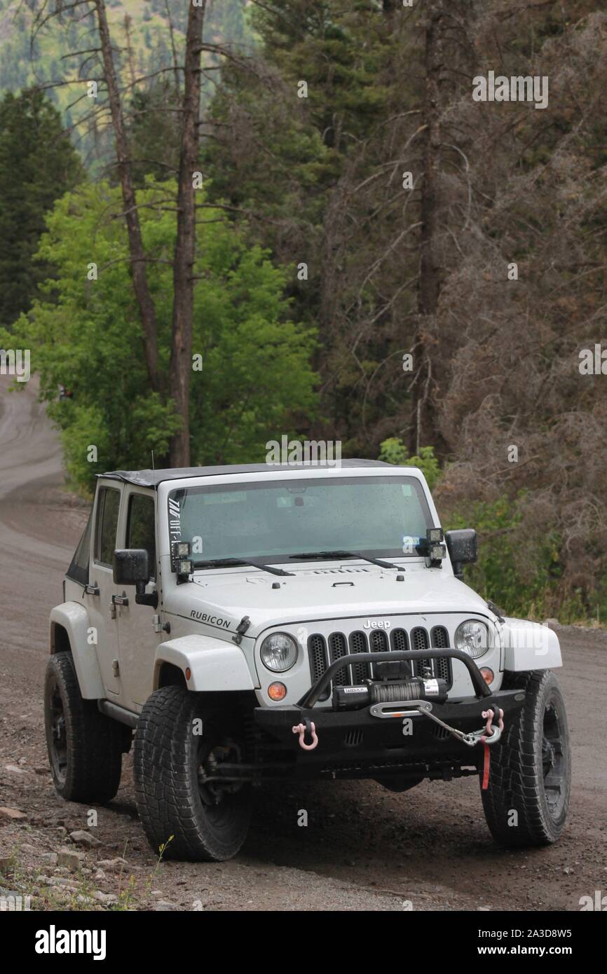 Jeep di Colorado con il sentiero di montagna Foto Stock