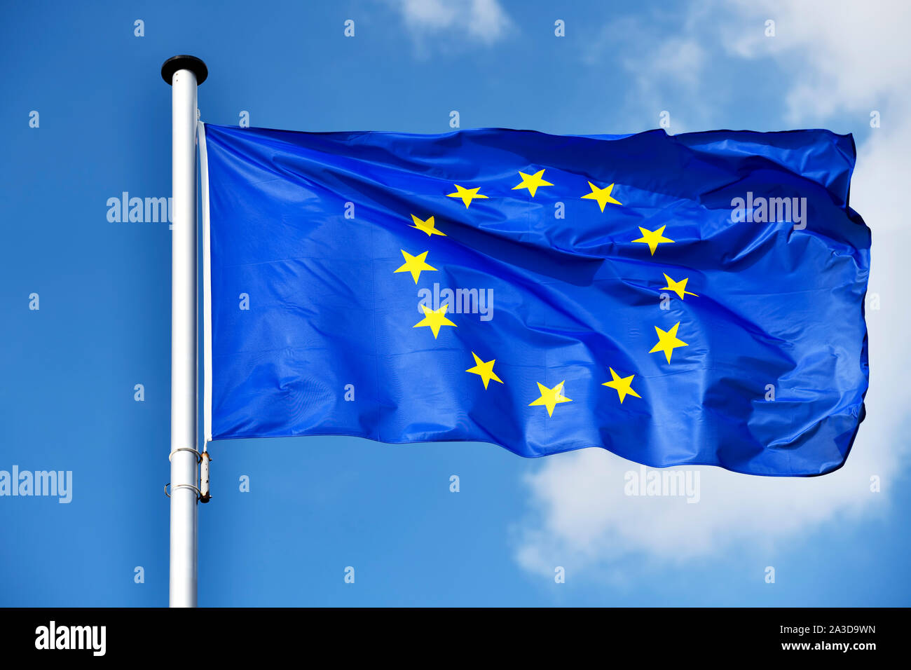 Sventola bandiera dell'UE Foto Stock