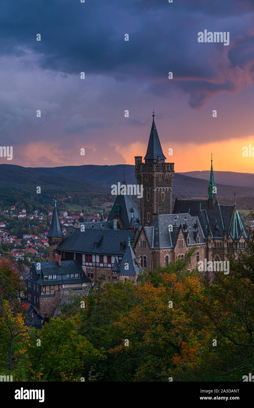 Wernigerode Castle al tramonto. Wernigerode è una città nel distretto di Harz, Sassonia-Anhalt, Germania. Foto Stock