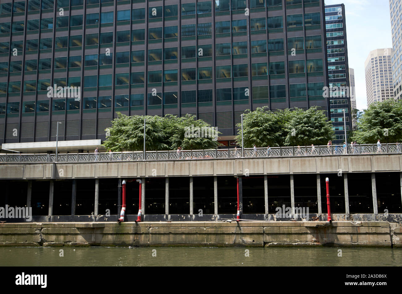 Cdw plaza edificio direttamente al di sopra del nord binari del treno della Union Station di chicago, illinois, Stati Uniti d'America Foto Stock