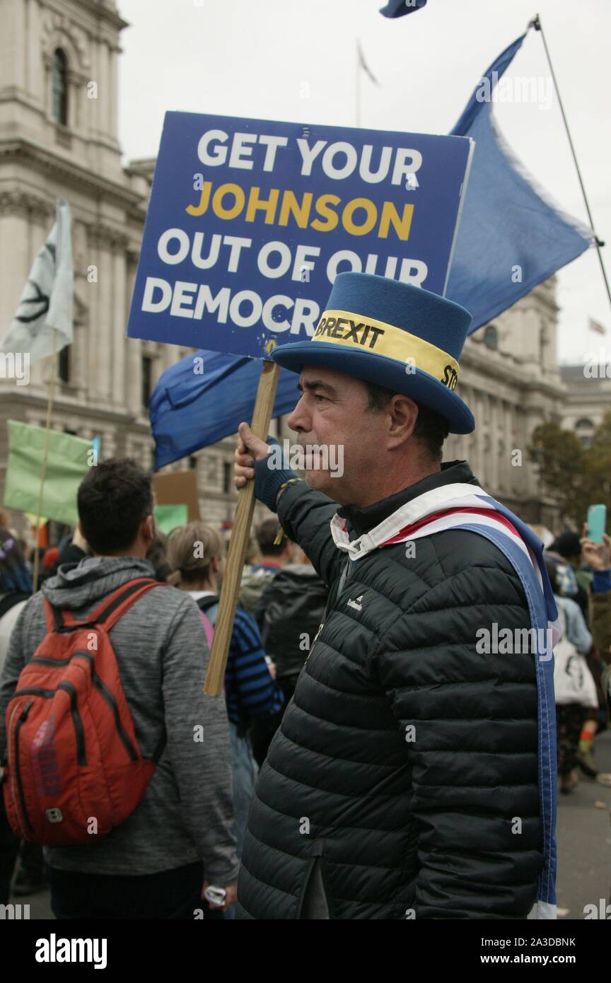 Londra, Regno Unito. 07 ott 2019, Steve Bray, signor Stop Brexit presso la ribellione di estinzione protesta in Westminster, per evidenziare il cambiamento climatico. © Martin Foskett/Knelstrom Ltd/Alamy Live News Foto Stock