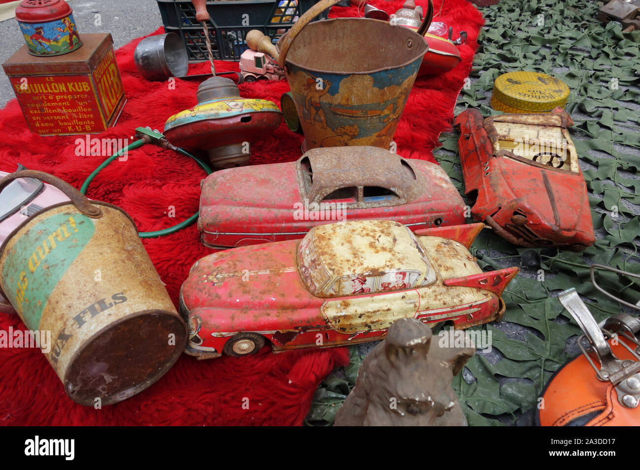 Nostalgica dei giocattoli di latta a Lille Braderie 2019, Lille Francia Europa Foto Stock