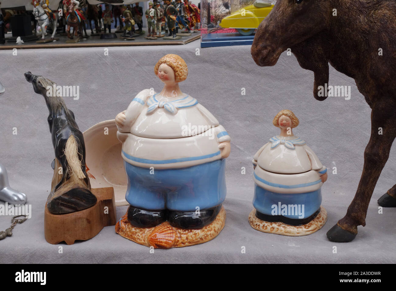 Affascinante figurine a Lille Braderie 2019, Lille Francia Europa Foto Stock