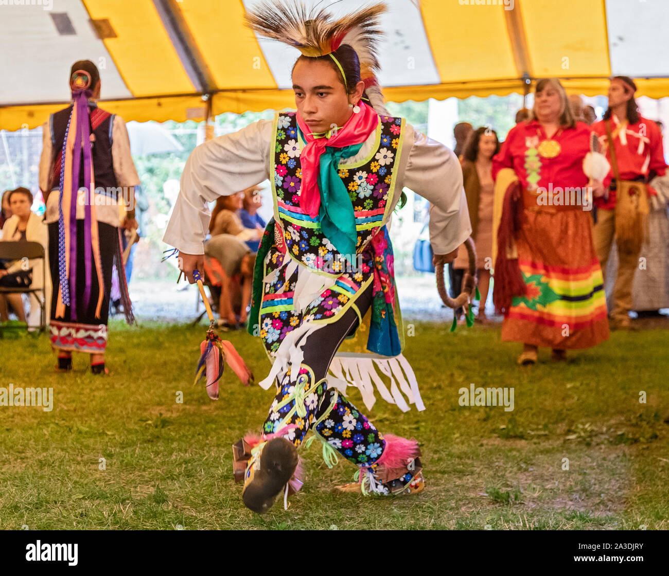 Detroit, Michigan - Tutte le nazioni ballerini eseguono come Ste. Parrocchia di Anne de Detroit mantiene la sua terza annuale di rendez-vous festival culturali. L'evento cel Foto Stock