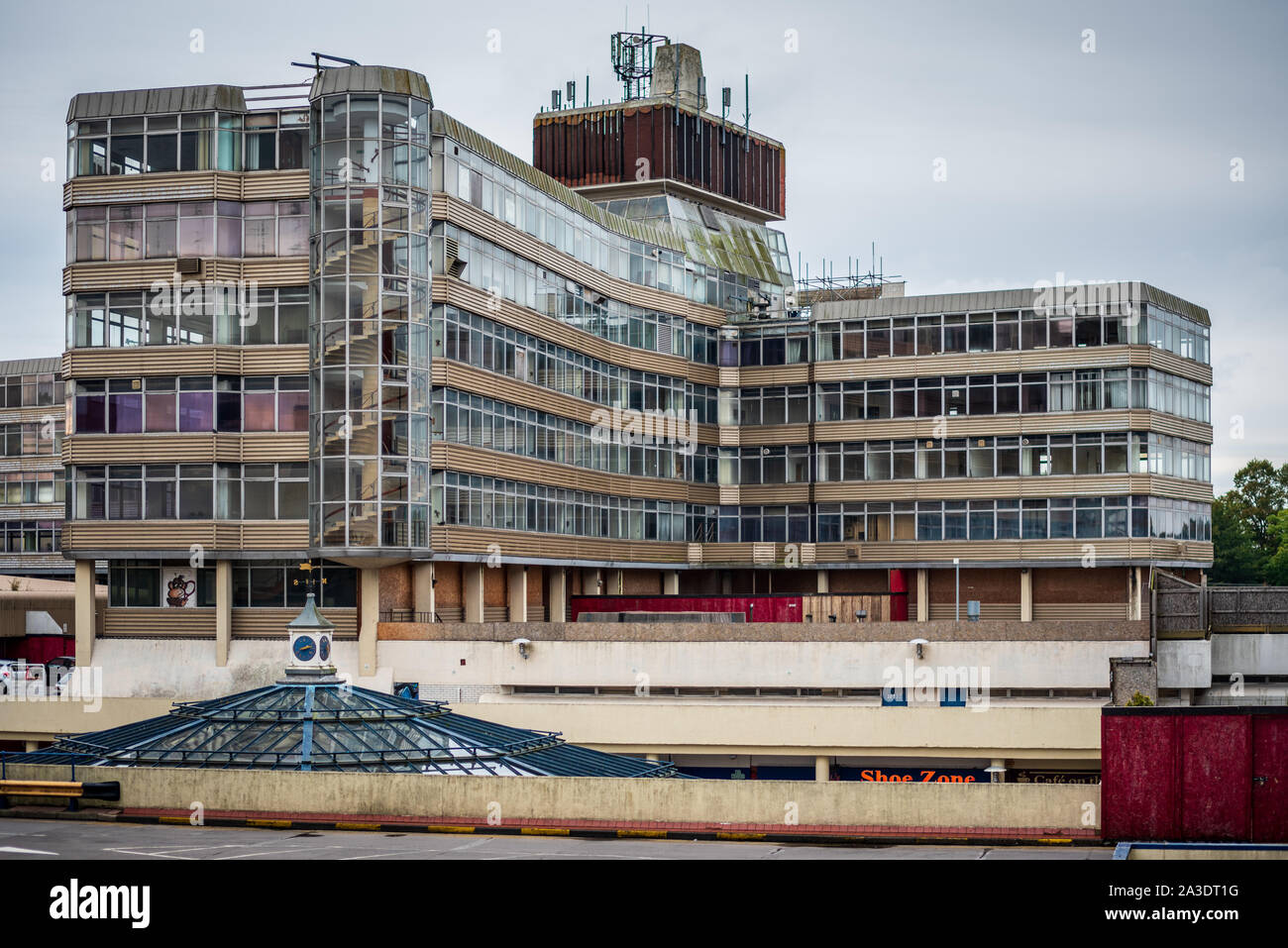 Casa sovrana in Norwich Anglia Square (architetti Alan Cooke Associates, 1966-68) - stile Brutalist edificio che ospitava HM Stationery Office Foto Stock