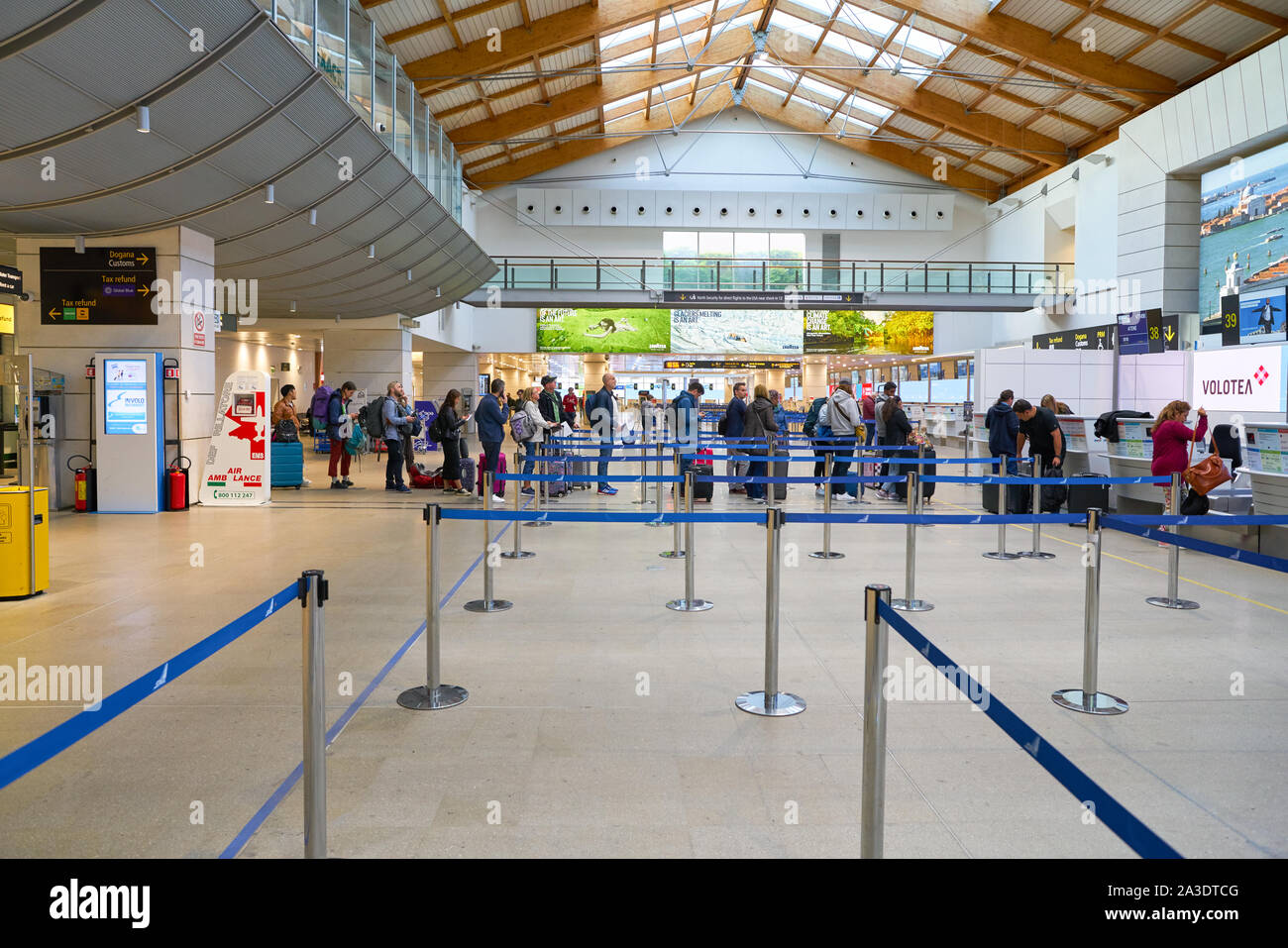 Venezia, Italia - circa maggio, 2019: zona di check-in presso l'Aeroporto Marco Polo di Venezia. Foto Stock