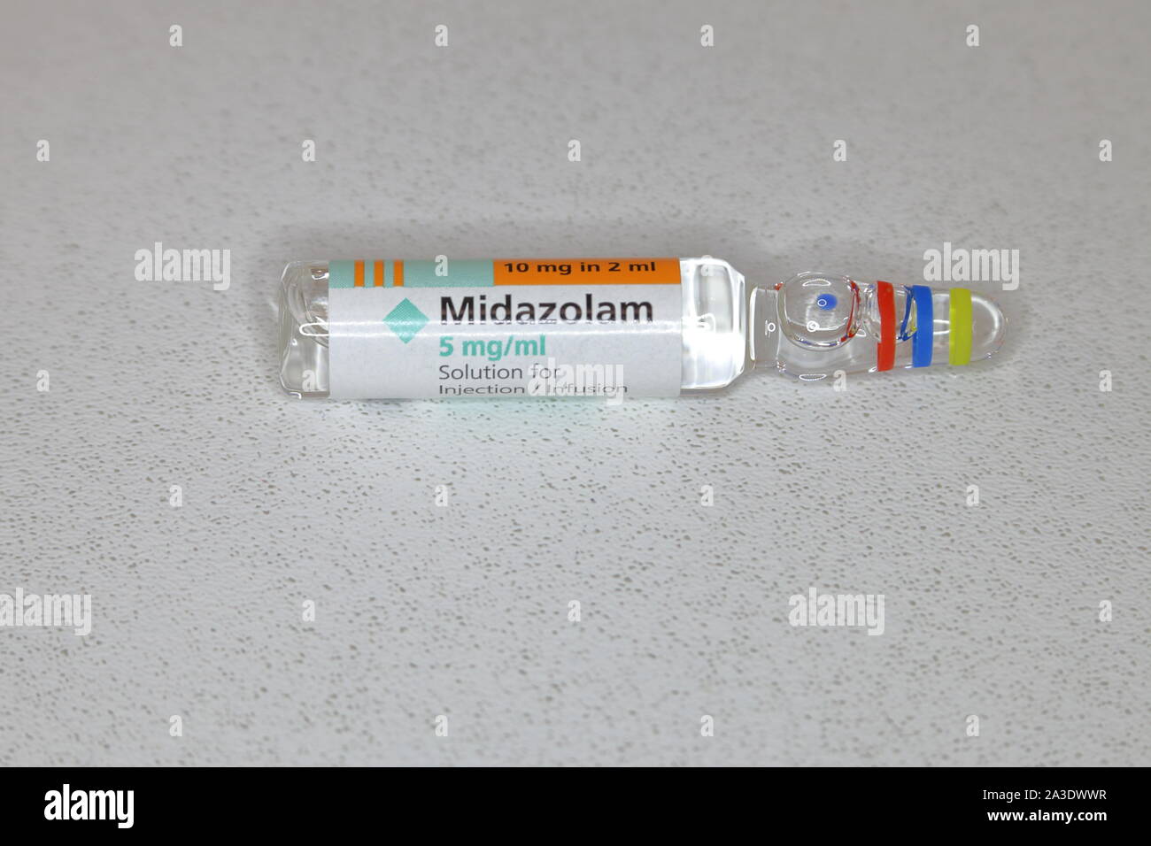 Midazolam 5mg per ml in un 2ml fiala Foto Stock