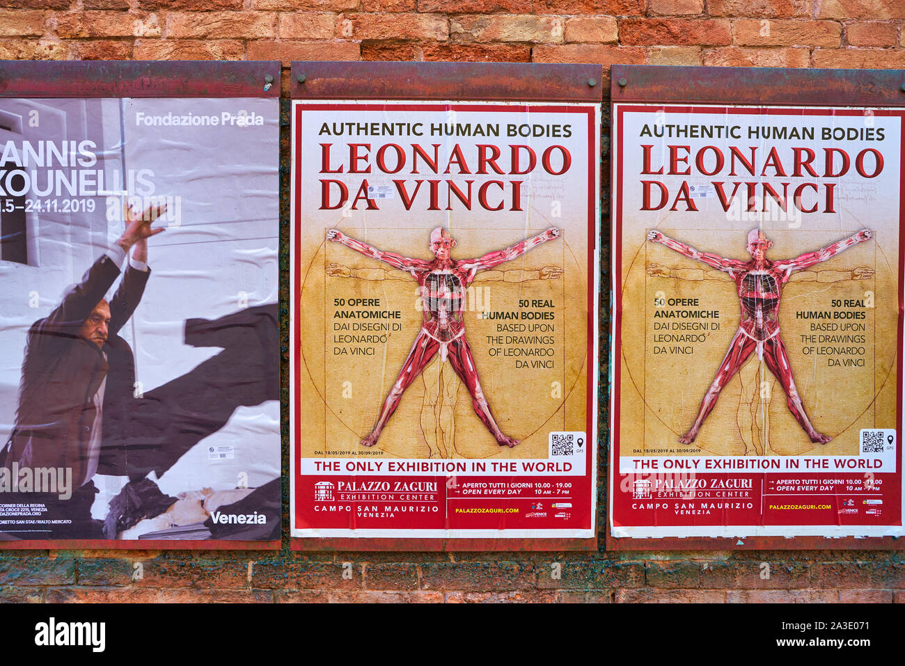 Venezia, Italia - circa maggio, 2019: poster visto su un muro di mattoni a Venezia. Foto Stock