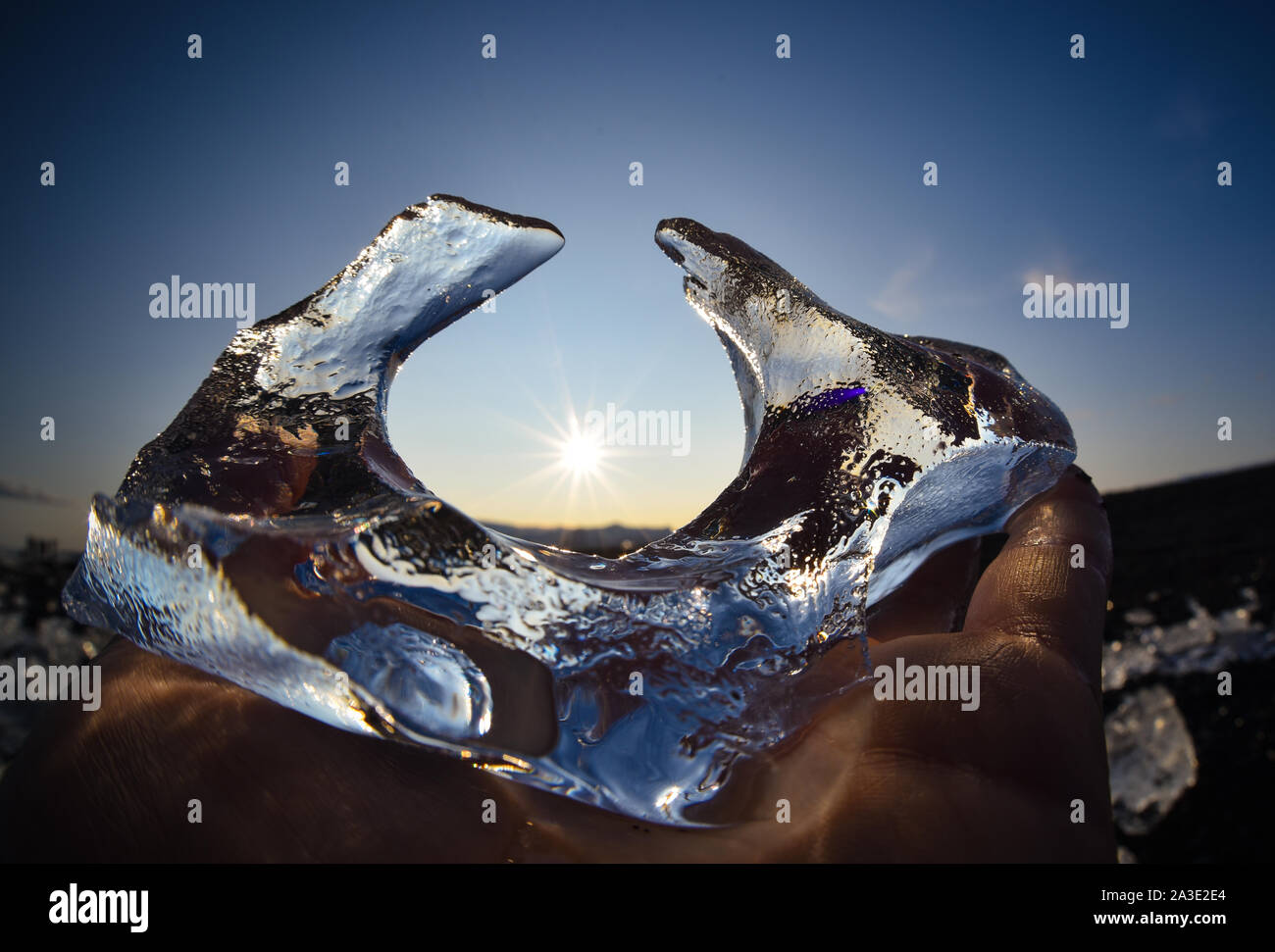 Il ghiacciaio di fusione sulla spiaggia di Diamante, Jokulsarlon, Islanda Foto Stock