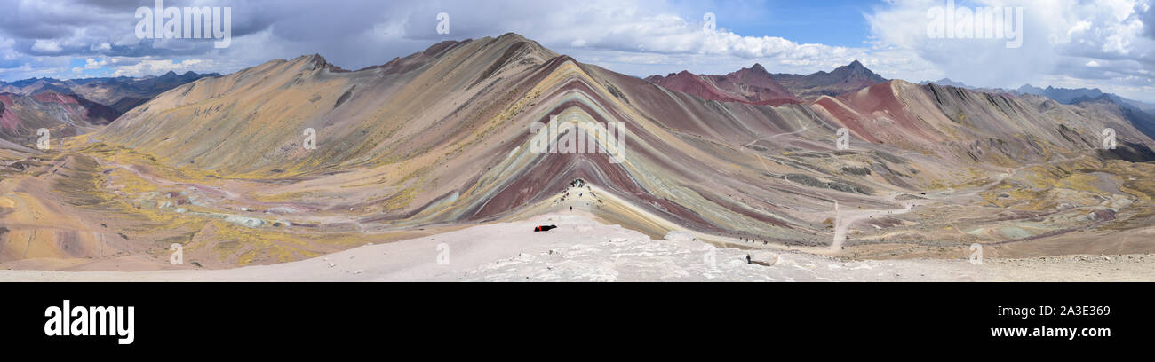 I colori naturali del Vinicuna 'rainbow mountain". Cordigliera Vilcanota, Cusco, Perù Foto Stock