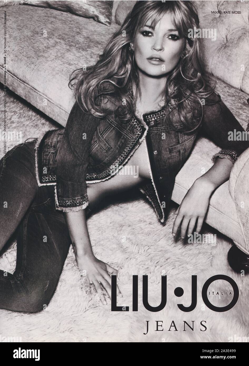 Poster pubblicità Liu Jo jeans con Kate Moss in rivista cartacea da 2011  anni, pubblicità, pubblicità creativa Liu Jo 2010s pubblicità Foto stock -  Alamy