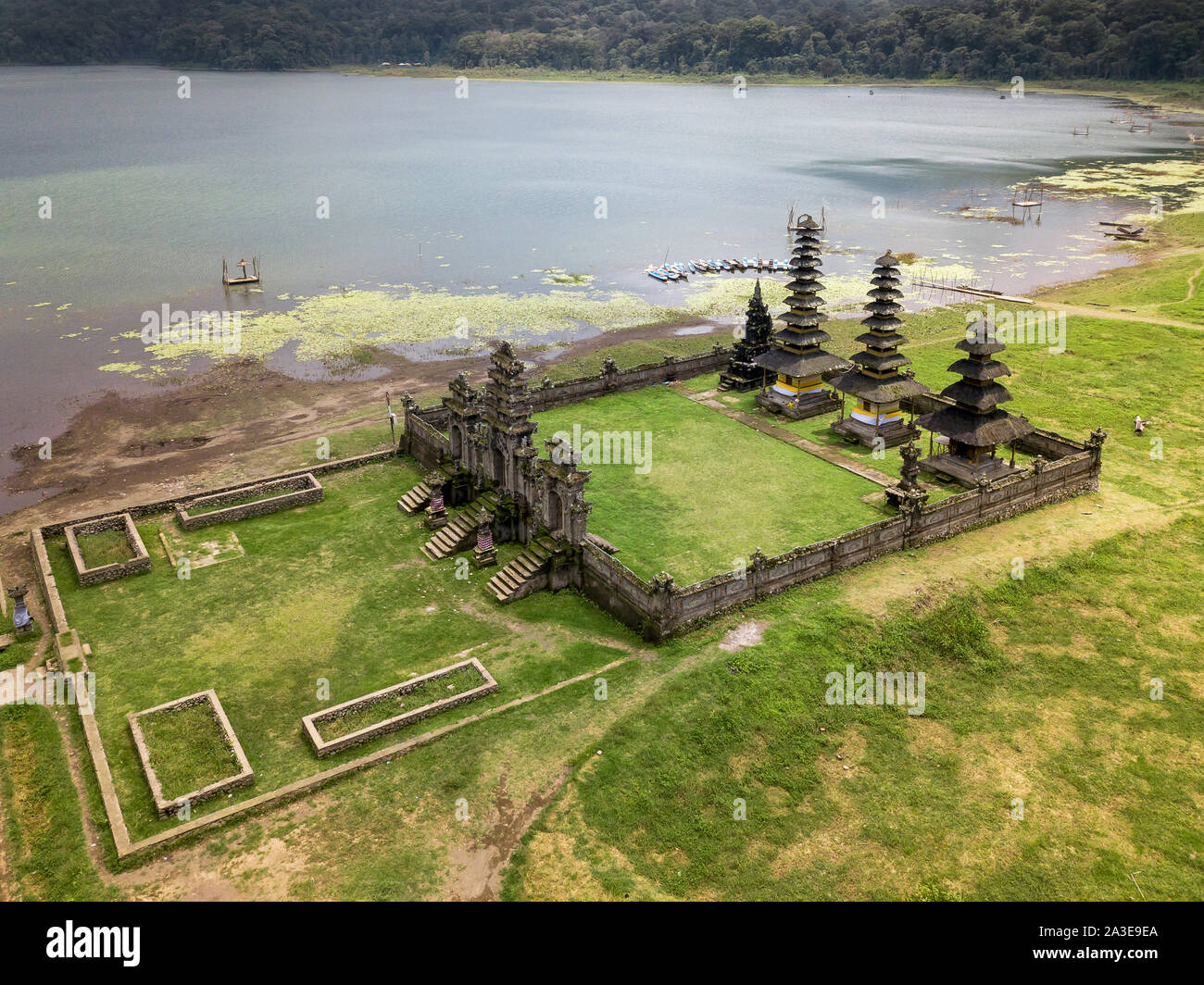 Pegubugan tempio sul lago Tamblingan a Bali, in Indonesia Foto Stock