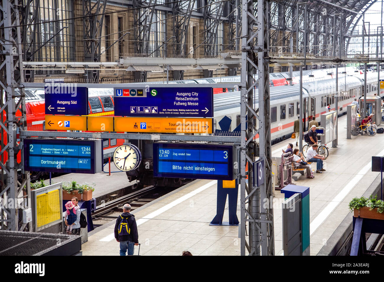 L'Hauptbahnhof (stazione ferroviaria) di Francoforte - è la più trafficata Stazione ferroviaria in Germania. Francoforte sul Meno Germania Foto Stock