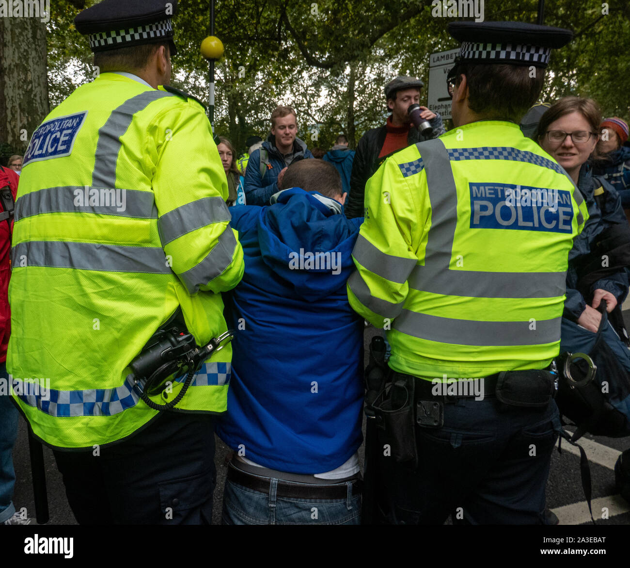 Estinzione Rebellion, occupare Trafalgar Square a Londra, chiedendo al governo di agire ora contro il cambiamento climatico Foto Stock