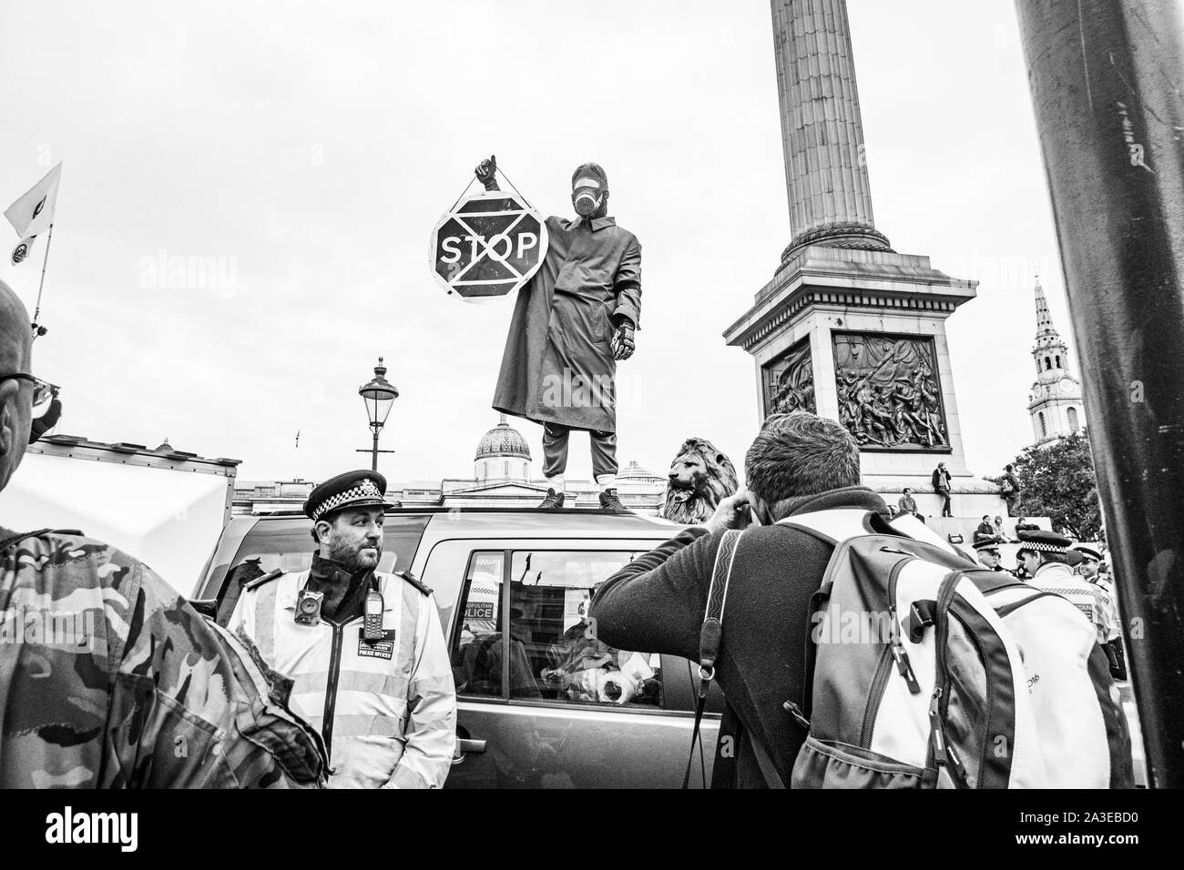 Estinzione Rebellion, occupare Trafalgar Square a Londra, chiedendo al governo di agire ora contro il cambiamento climatico Foto Stock