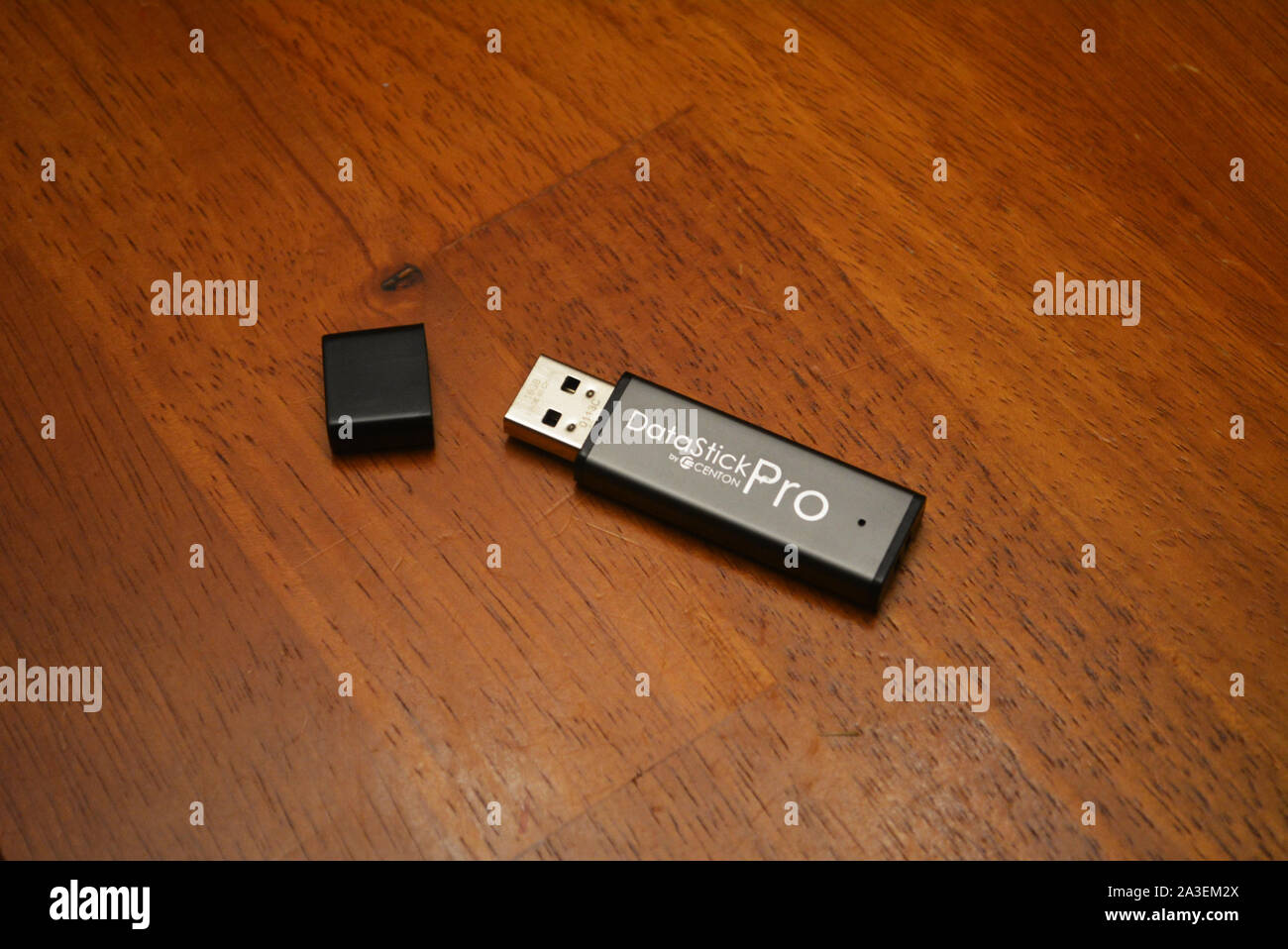 USB Jump Drive su tavola Foto Stock
