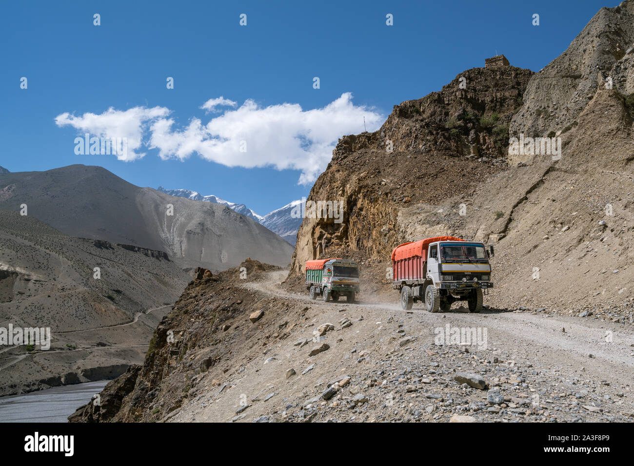 Camion su strada da Mustang superiore a Kagbeni, Nepal Foto Stock