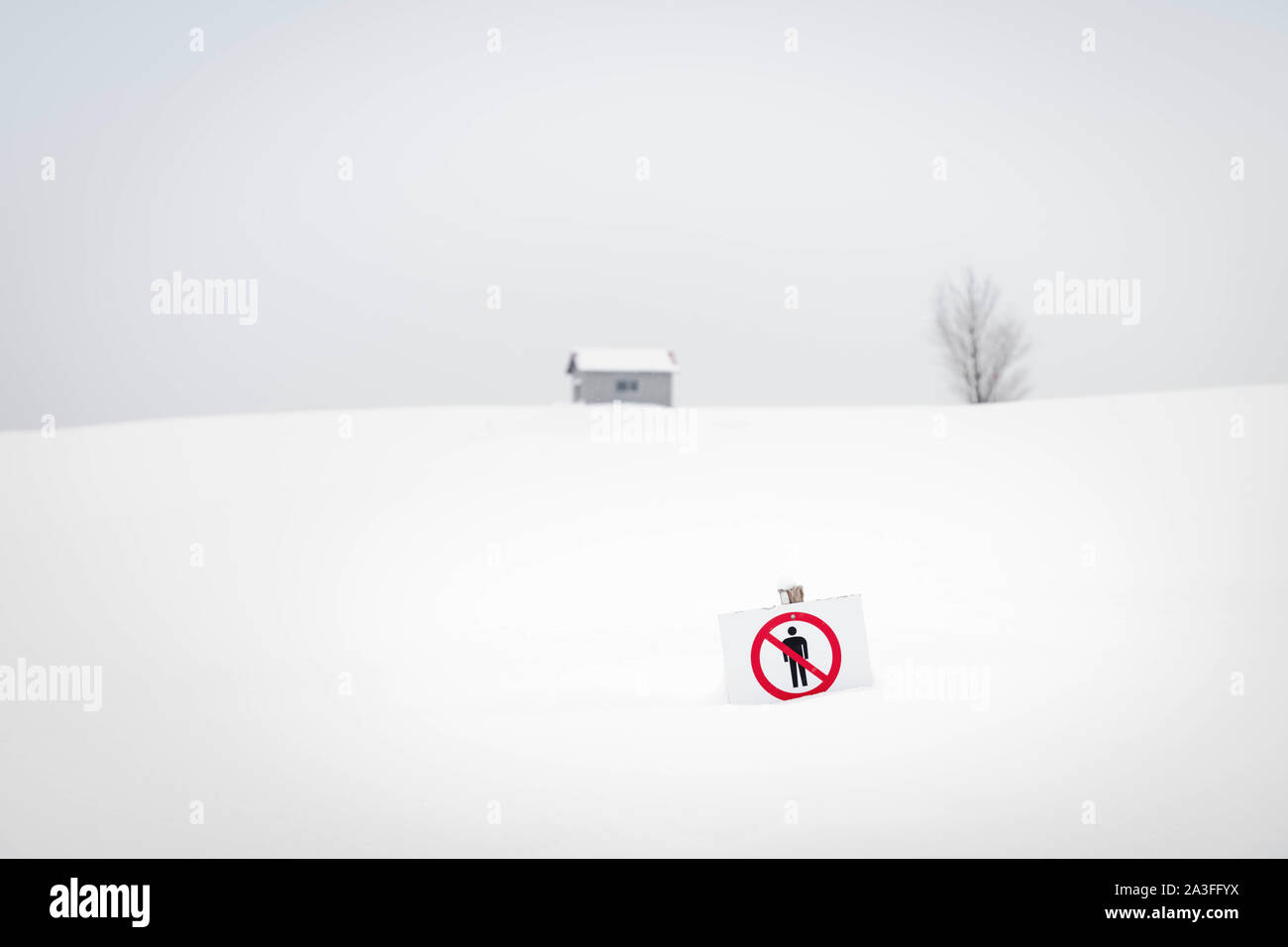 Nessun sconfinamenti di segni di Biei Hokkaido in Giappone per impedire ai turisti di camminare su proprietà privata di proprietà degli agricoltori locali. Foto Stock