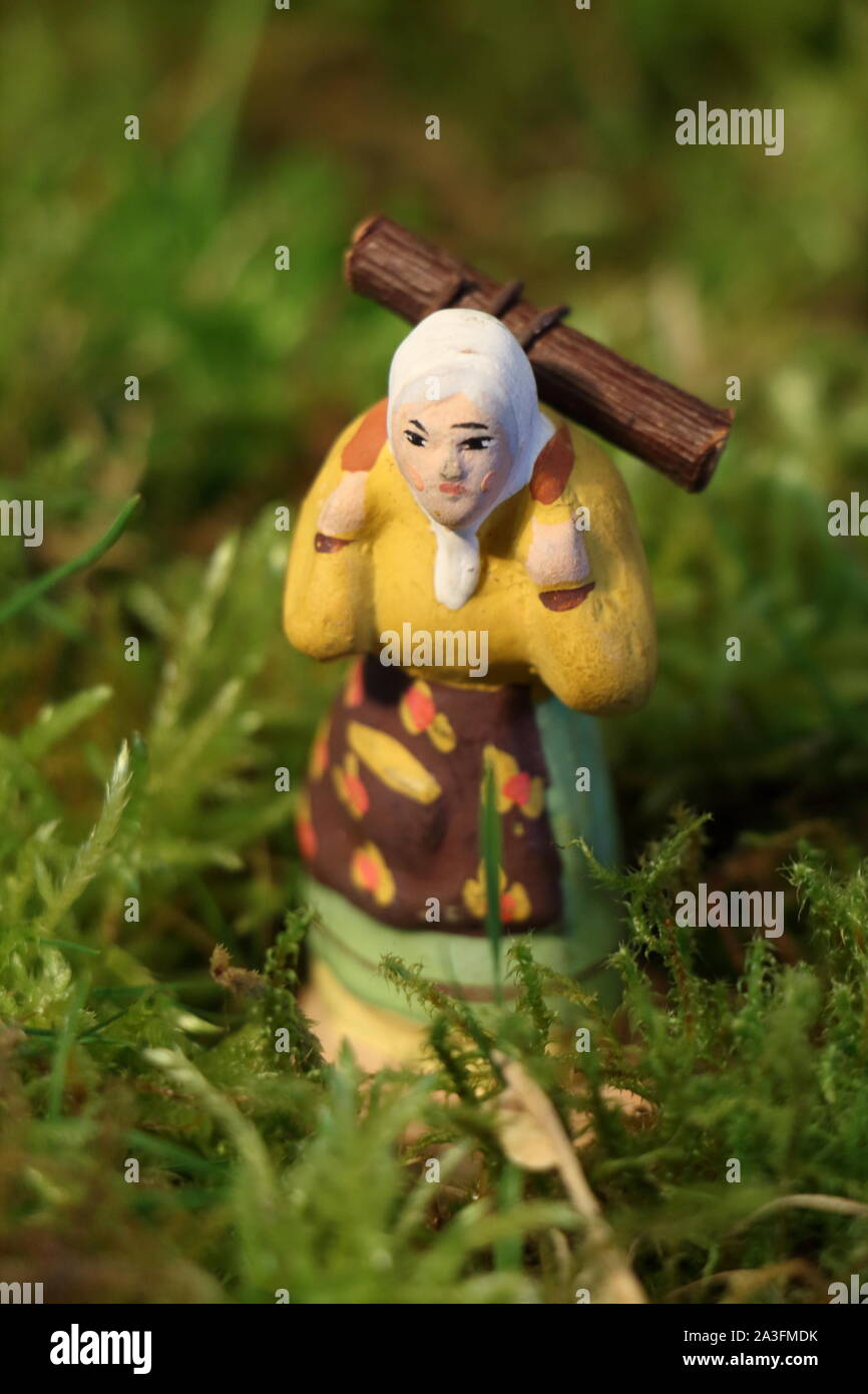 Provenzale presepe di Natale la figura su MOSS, la portante di legno Foto Stock