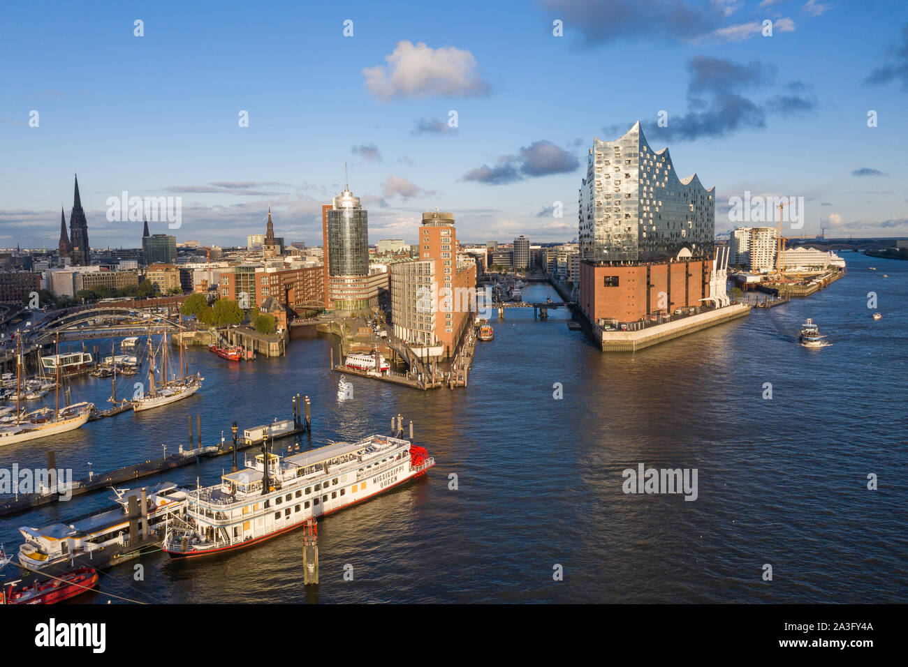 La Filarmonica dell'Elba è una sala da concerto nel quartiere Hafencity e un nuovo punto di riferimento in Amburgo Foto Stock