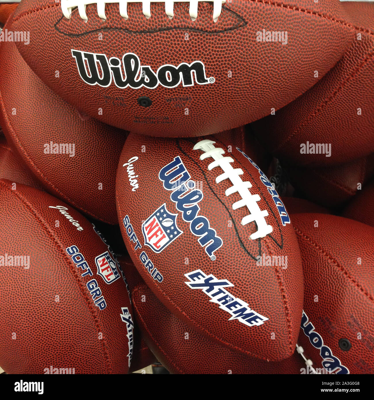 Praga, Repubblica Ceca - 23 giugno 2014. Pack di Wilson palle da calcio Foto Stock