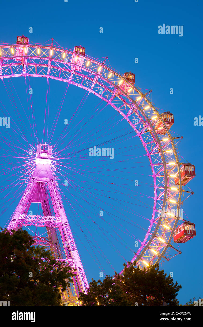 Ruota panoramica del Prater di Vienna Park denominato Wurstelprater Foto Stock