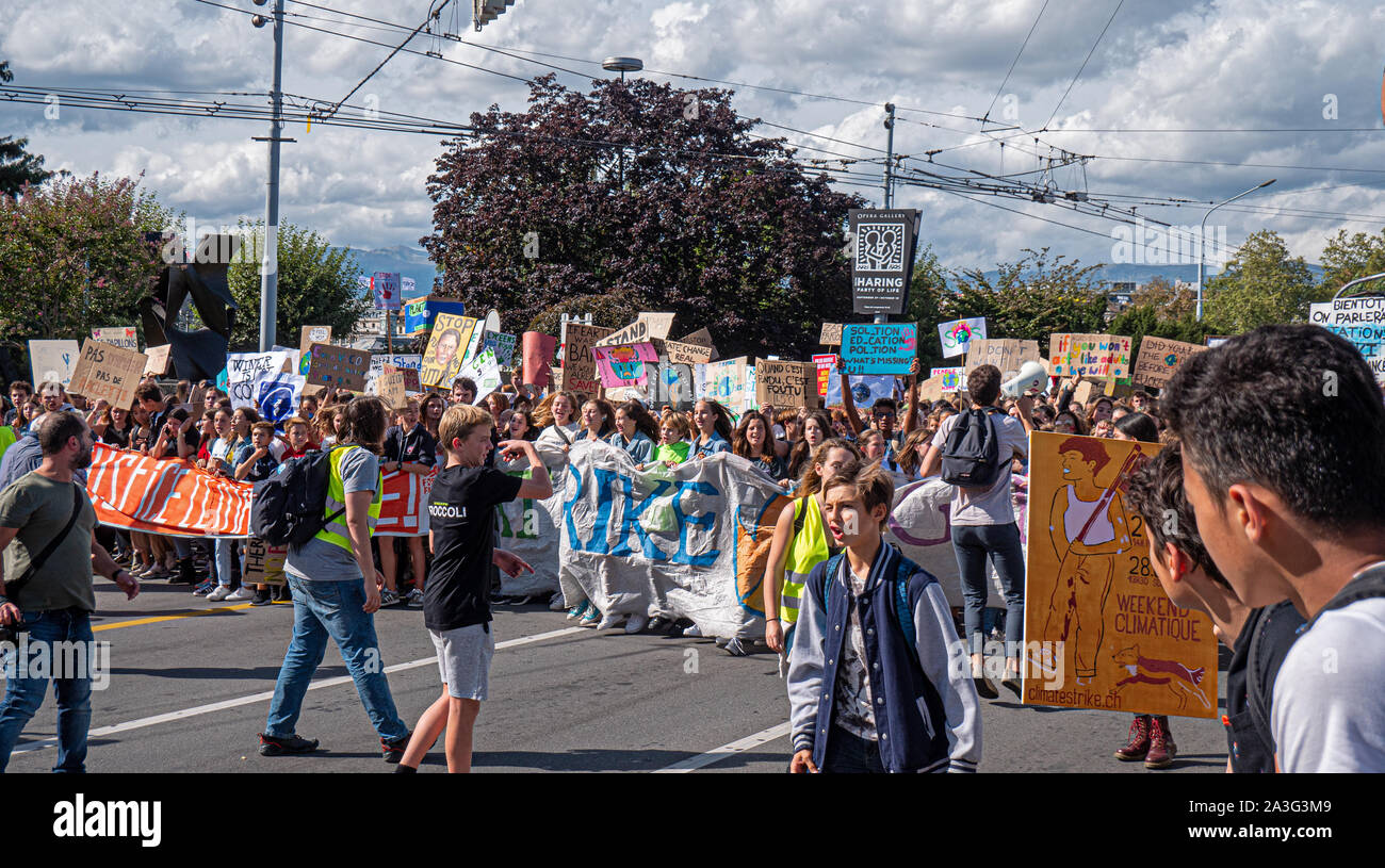 Protesta dei dimostranti prendere parte alla marcia globale per il cambiamento climatico per aumentare la consapevolezza dei problemi ambientali Foto Stock