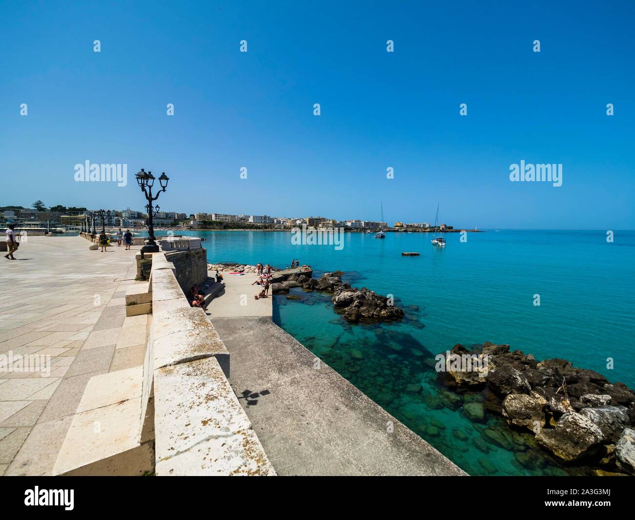 Il lungomare, il centro storico di Otranto, provincia di Lecce e Salento Puglia, Italia Foto Stock