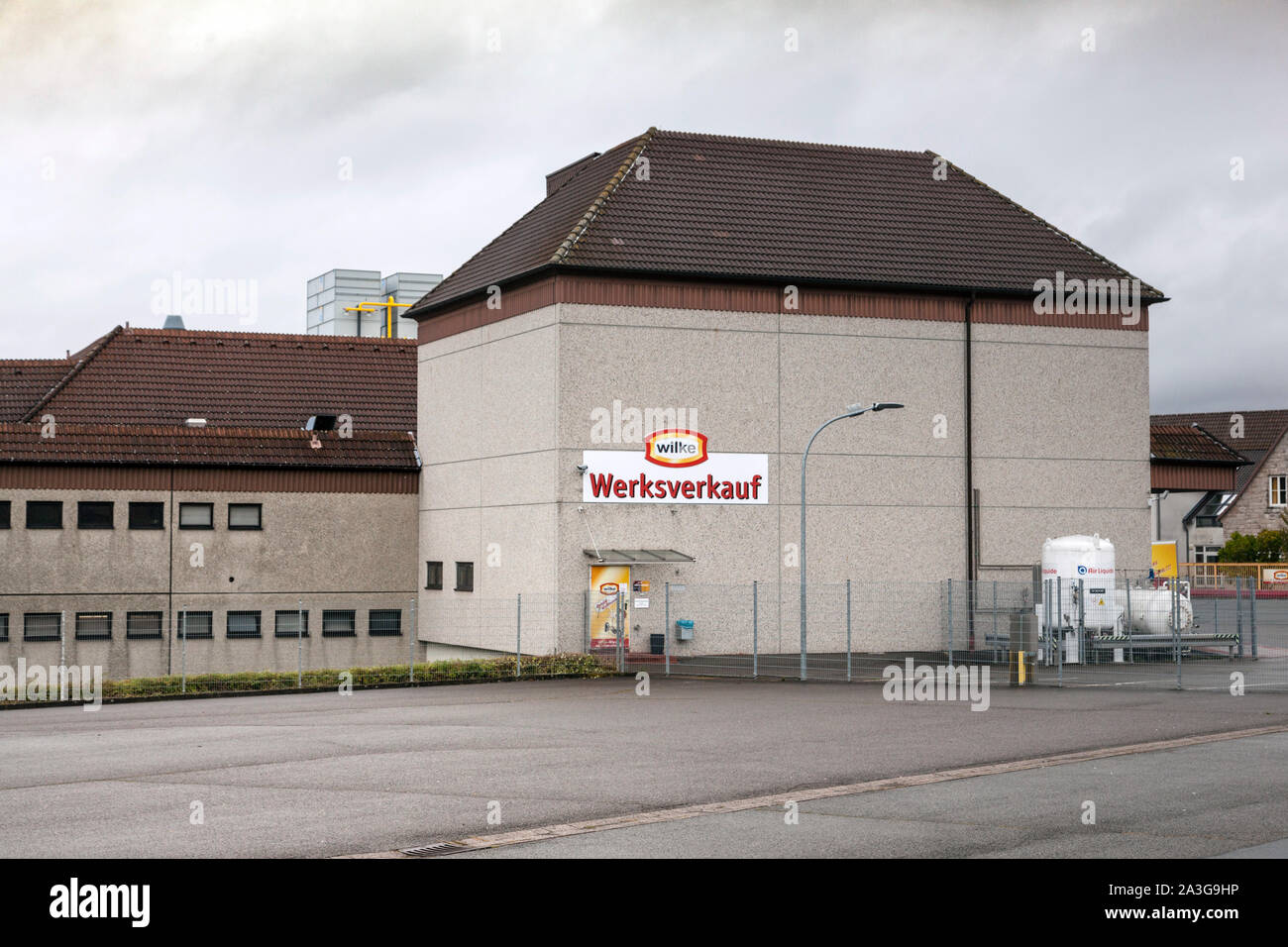 Wilke Waldecker Fleisch- und Wurstwaren GmbH & Co. KG, ispezione degli alimenti del distretto Waldeck-Frankenberg (Nord Hesse) ha chiuso la fabbrica. Foto Stock