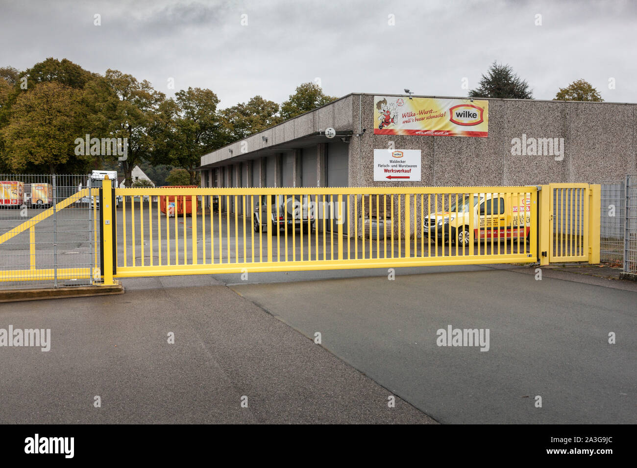 Wilke Waldecker Fleisch- und Wurstwaren GmbH & Co. KG, ispezione degli alimenti del distretto Waldeck-Frankenberg (Nord Hesse) ha chiuso la fabbrica. Foto Stock