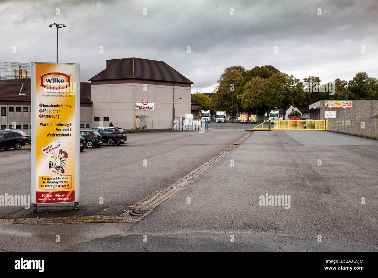 Wilke Waldecker Fleisch- und Wurstwaren GmbH & Co. KG, ispezione degli alimenti del distretto Waldeck-Frankenberg (Nord Hesse) ha chiuso la fabbrica. Foto Stock