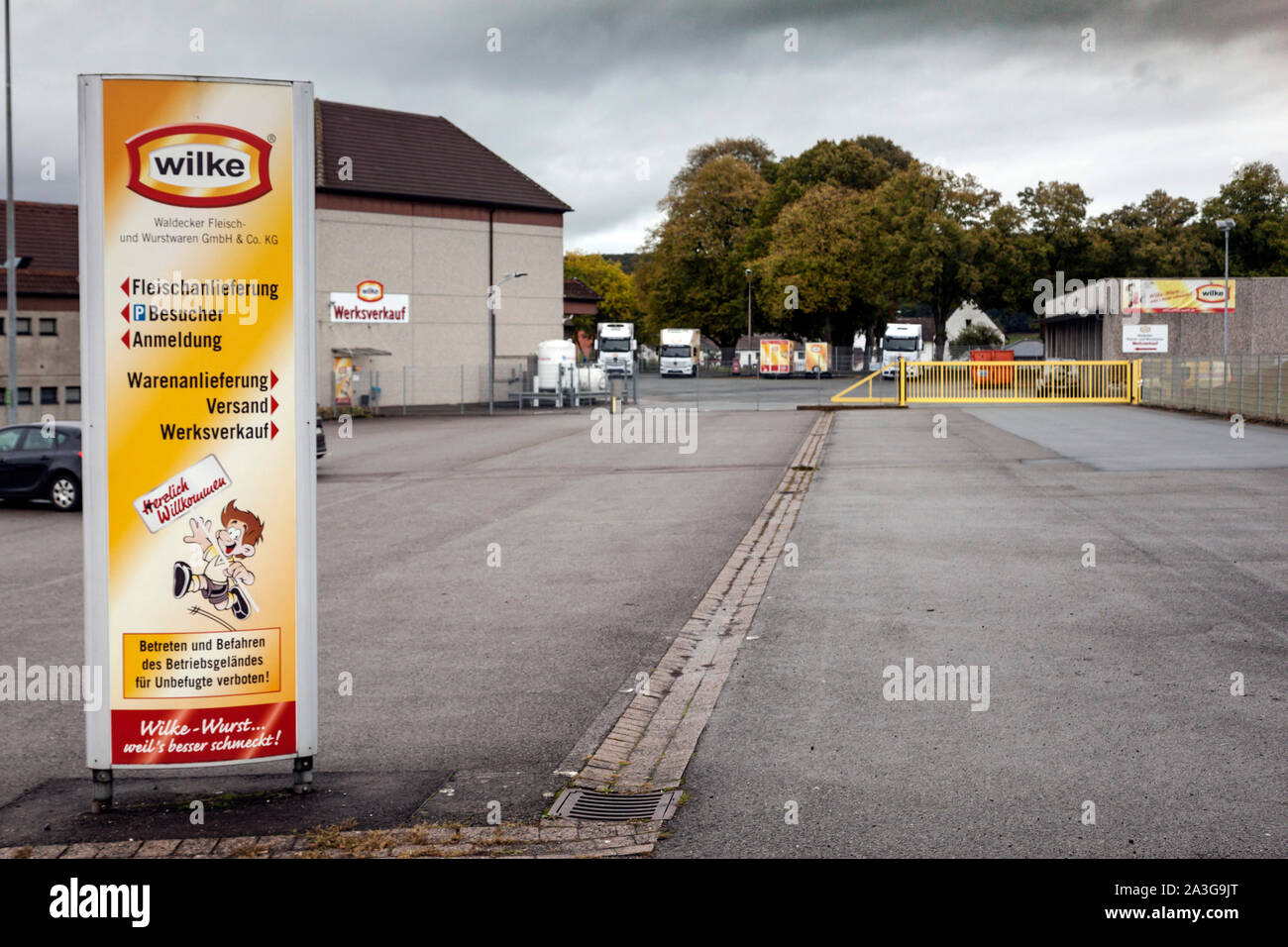 Wilke Waldecker Fleisch- und Wurstwaren GmbH & Co. KG, ispezione degli alimenti del distretto Waldeck-Frankenberg (Nord Hesse) ha chiuso la fabbrica. Foto Stock