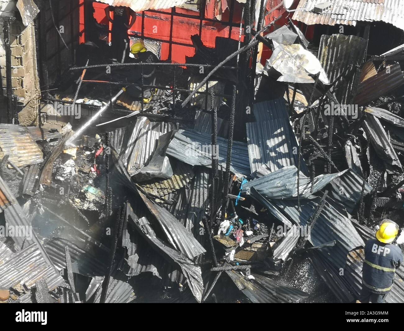 Manila, Filippine. 08 ott 2019. Un incendio che ha raggiunto il livello di allerta 2 hits shanty case di Brgy. 779 Zona 85 a Manila. (Foto di Giuseppe Dacalanio/Pacific Stampa) Credito: Pacific Press Agency/Alamy Live News Foto Stock