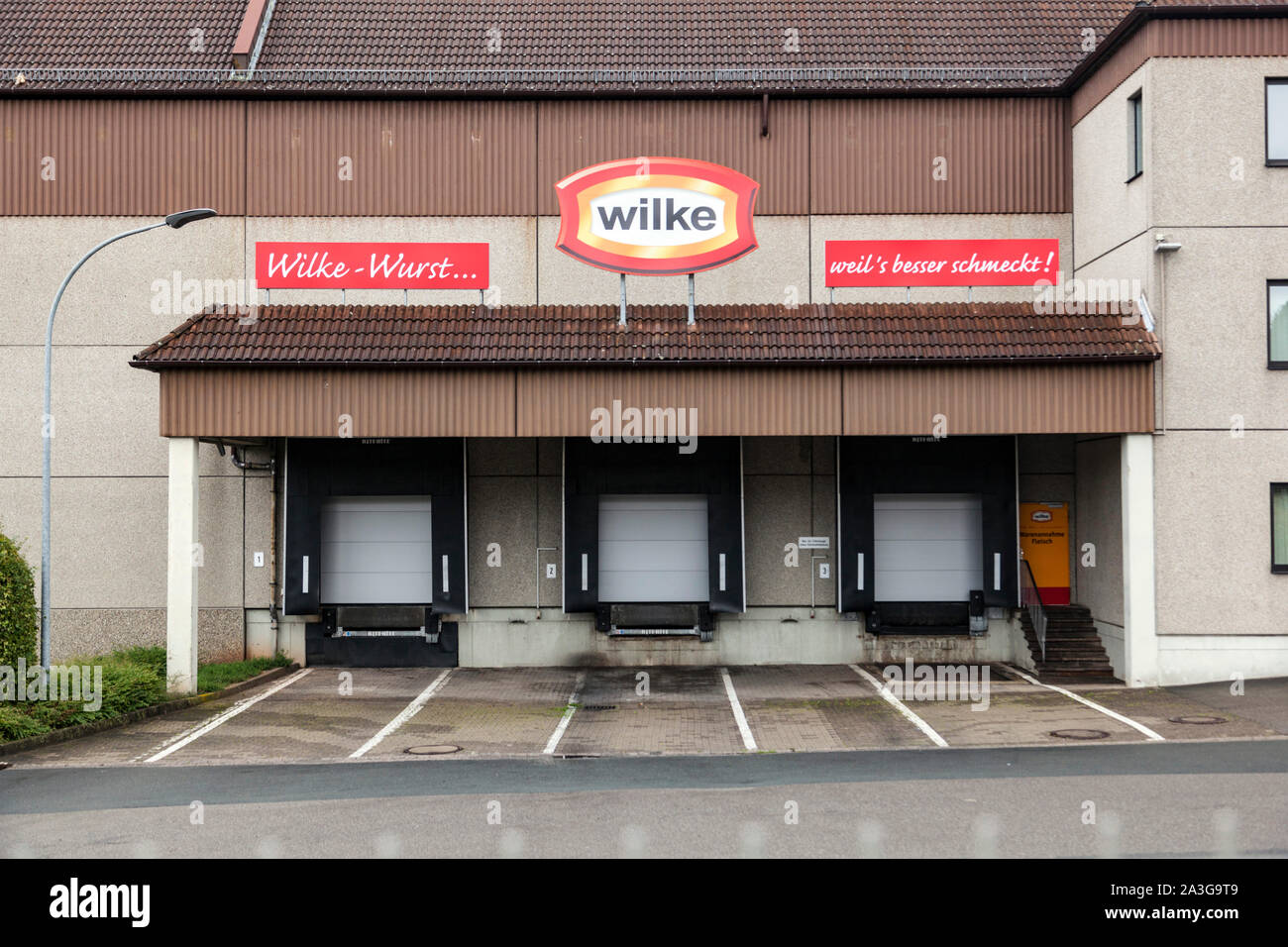 Wilke Waldecker Fleisch- und Wurstwaren GmbH & Co. KG, ispezione degli alimenti del distretto Waldeck-Frankenberg (Nord Hesse) ha chiuso la fabbrica. Foto Stock