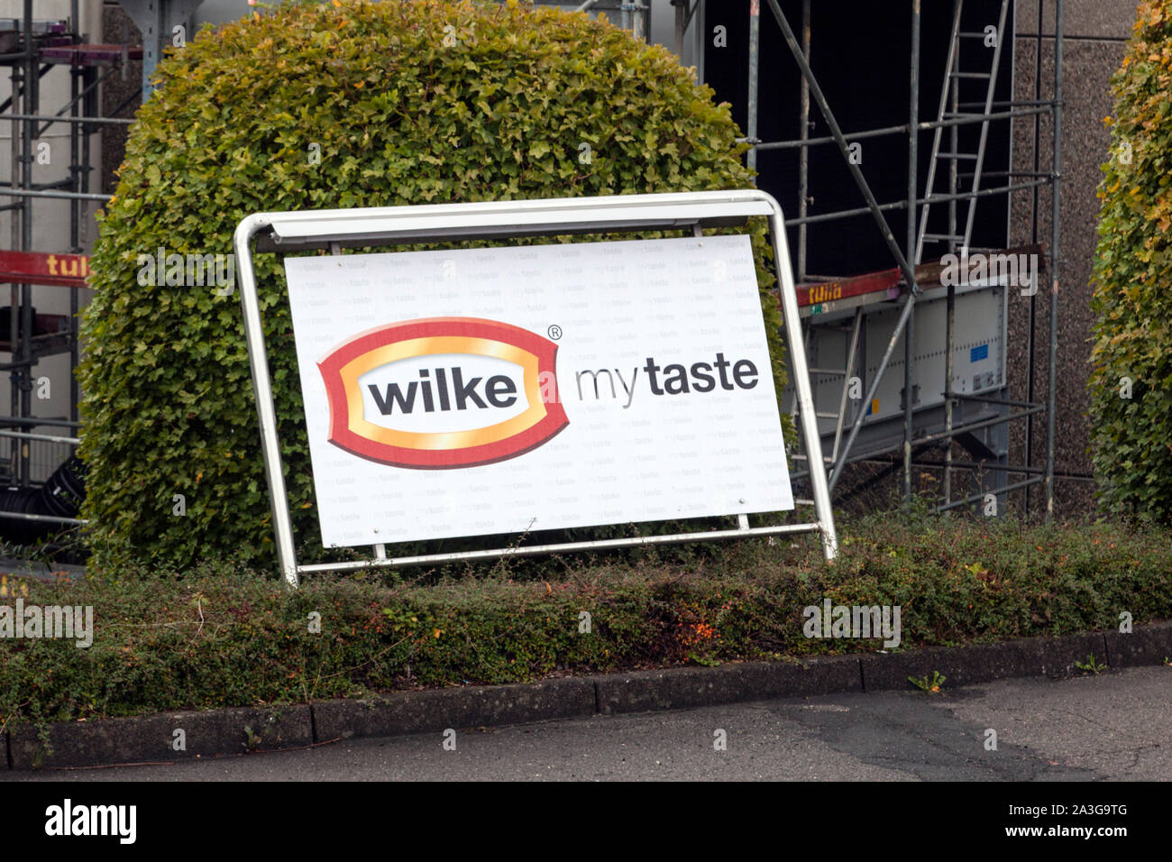 Wilke Waldecker Fleisch- und Wurstwaren GmbH & Co. KG, ispezione degli alimenti del distretto Waldeck-Frankenberg (Nord Hesse) ha chiuso la fabbrica. Foto Stock