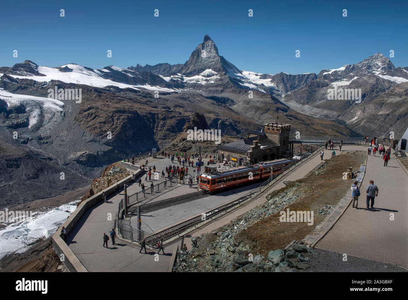 Gornergrat mostra il Gornergrat Bahn e la Matterhon, al di sopra di Zermatt in Svizzera. Settembre 2019 il Gorner ghiacciaio (tedesco: Gornergletscher) è Foto Stock