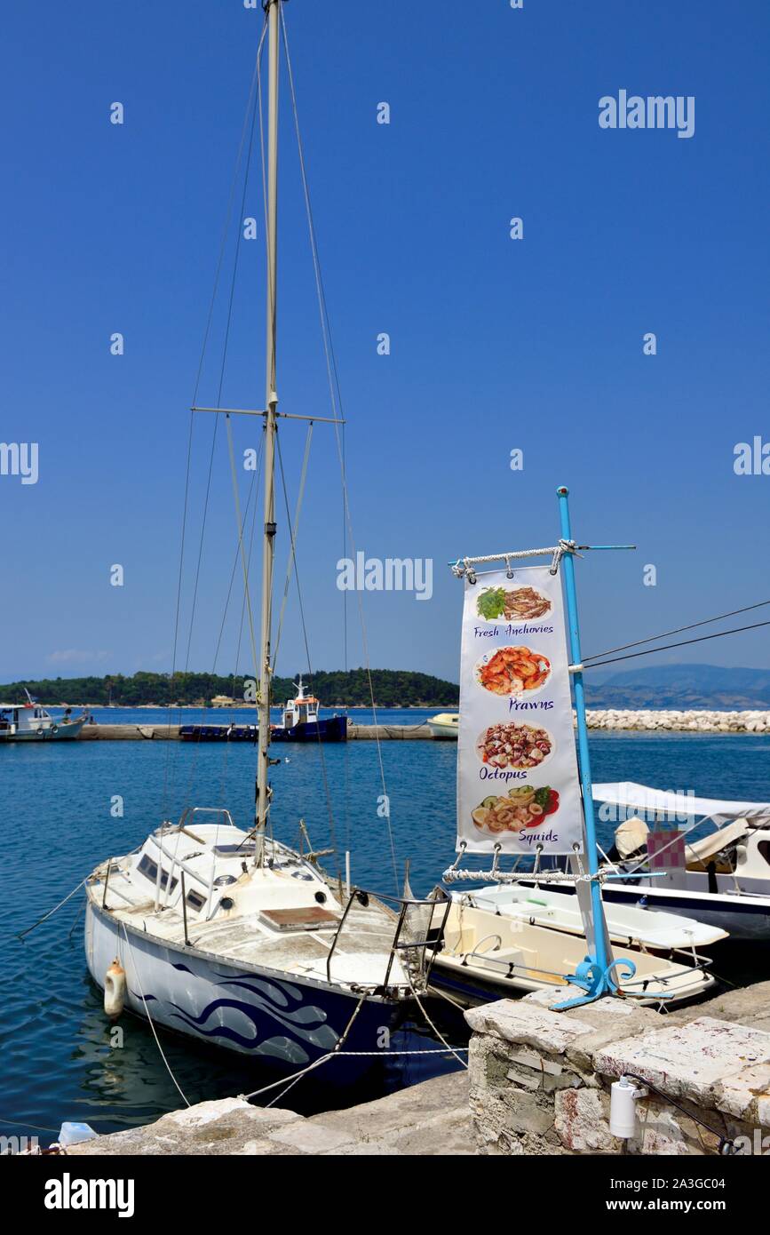 Porto Taverna di pesce,Banner segno, Menu, Corfu Old Town,,Corfu Corfu,Kerkera,Grecia,Isole Ionie Foto Stock