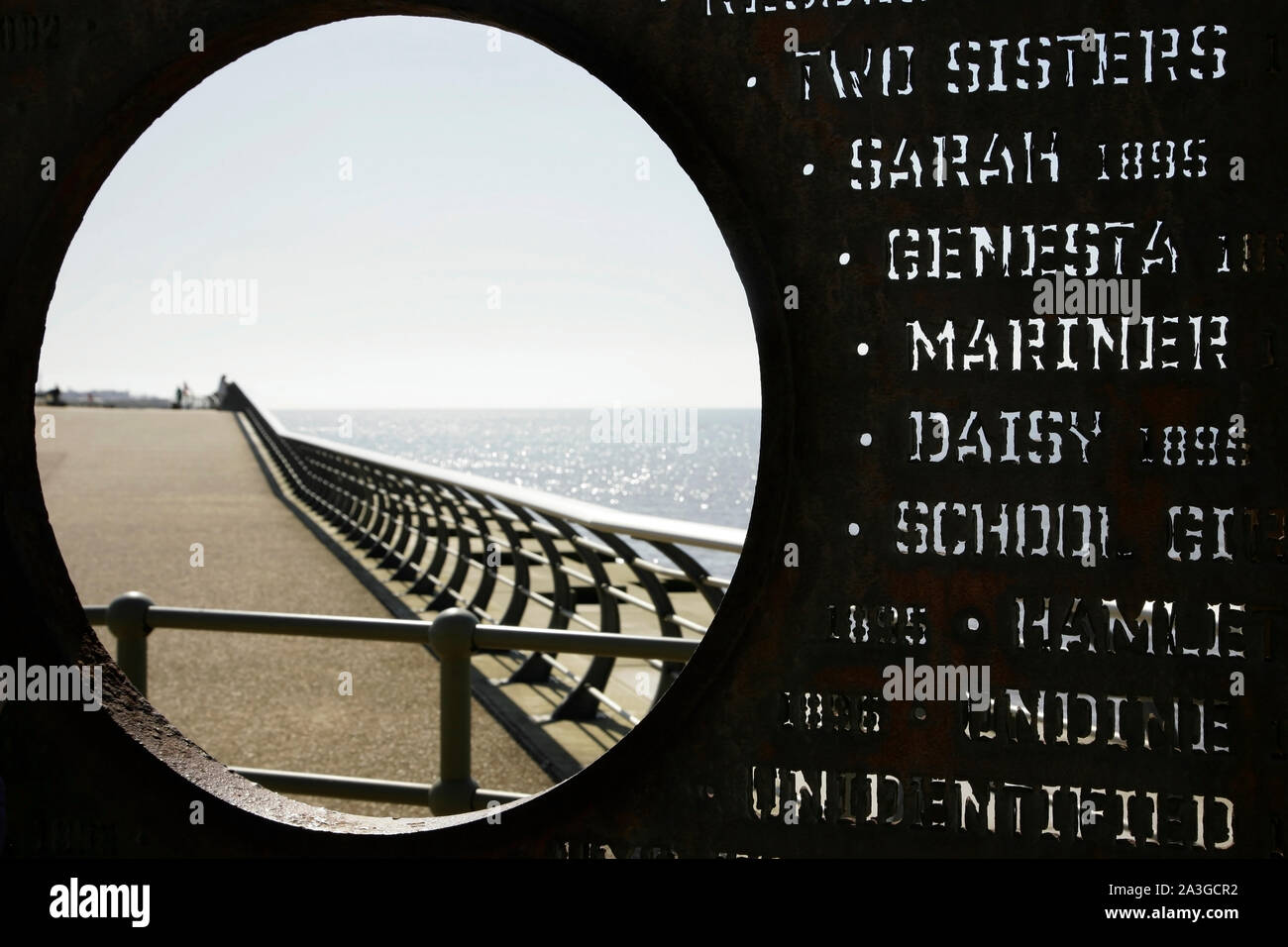 Naufragio Memorial sul lungomare, Cleveleys, Nr Blackpool, costa di Fylde, Regno Unito. Foto Stock