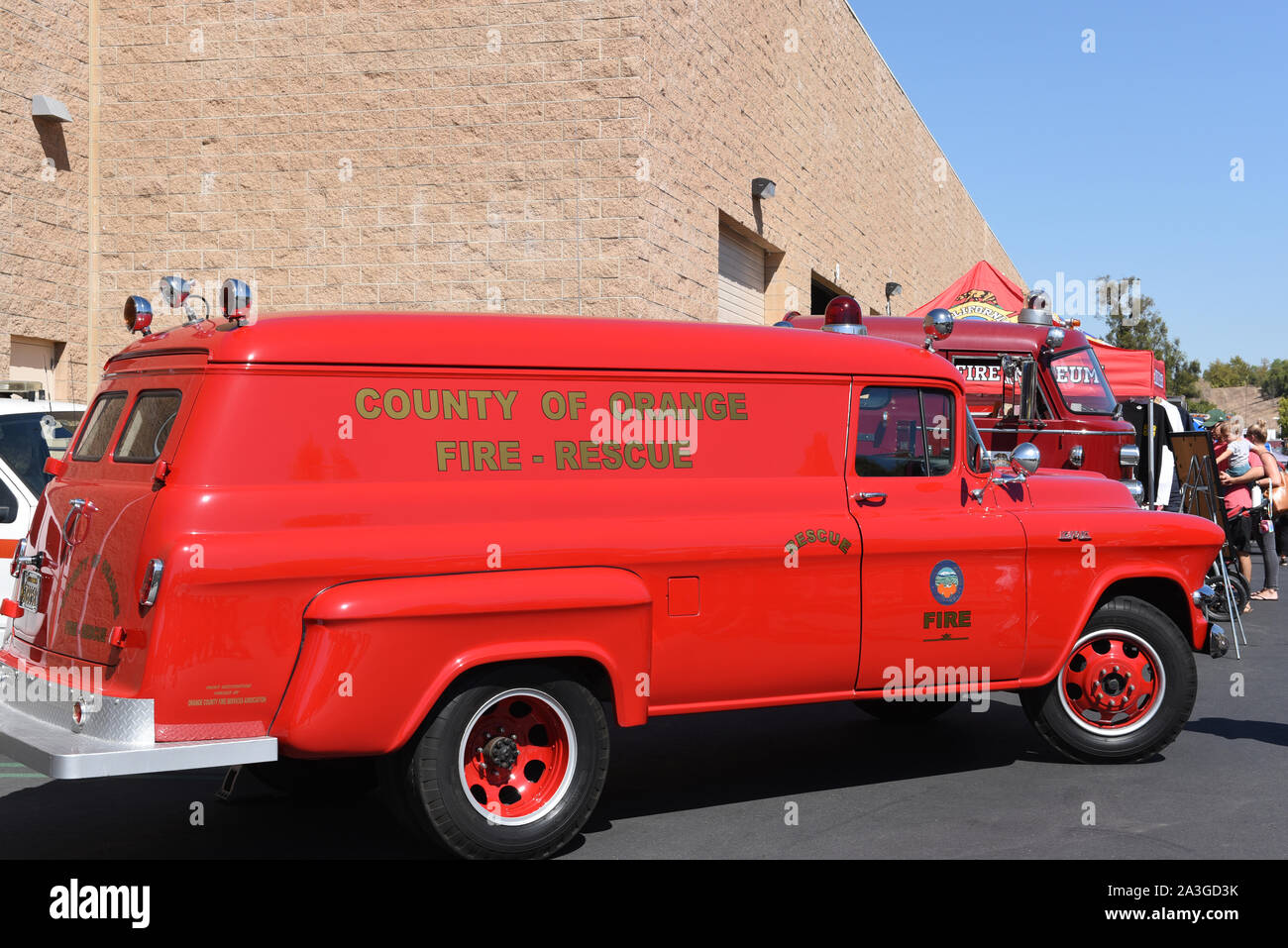 IRVINE, CALIFORNIA - 5 OTT 2019: Antico incendio veicolo di soccorso all'Orange County Fire competente annuale di open house. Foto Stock