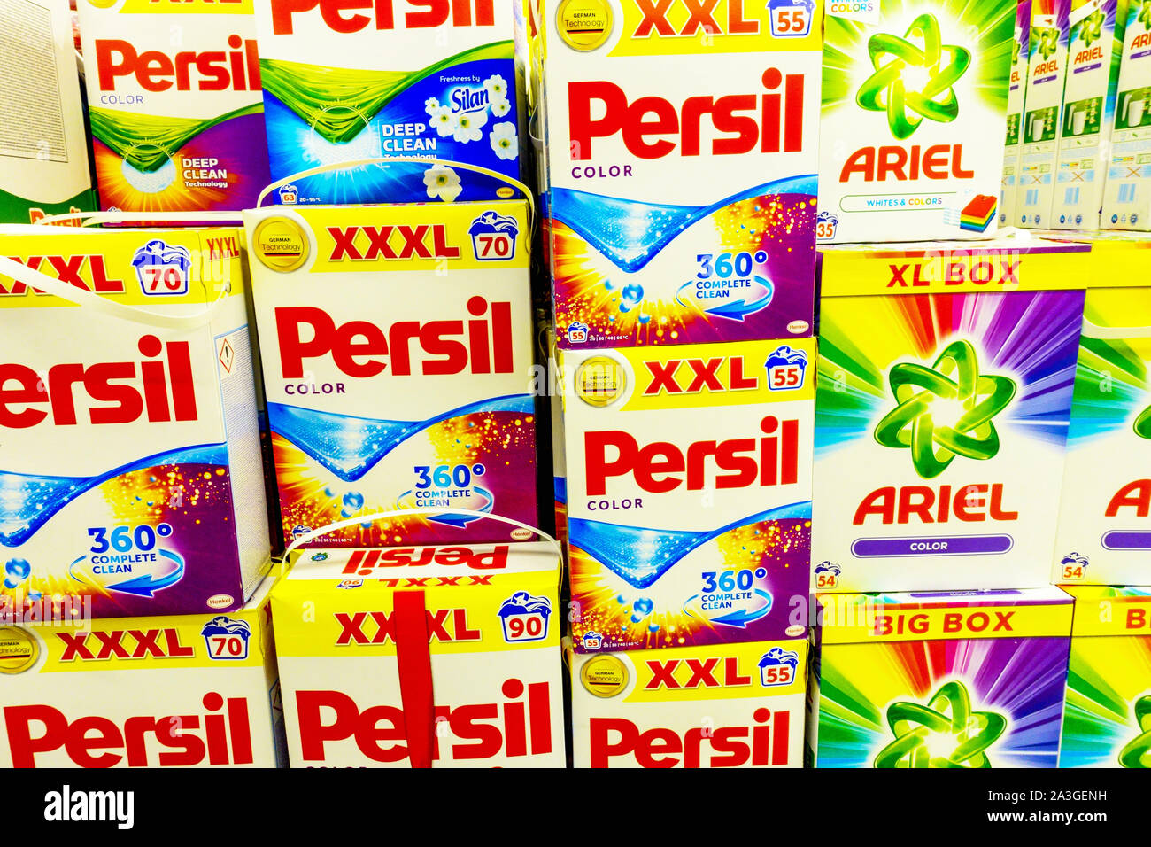 Lavaggio Persil polvere nelle caselle supermercato Foto Stock