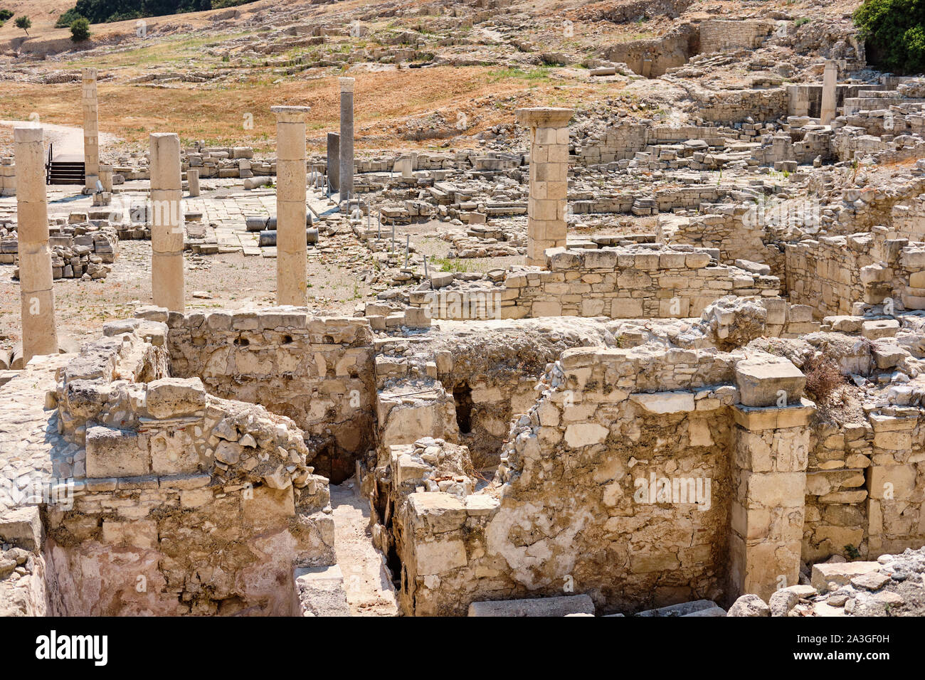 Antiche rovine del Santuario di Apollo Hylates situato sulla spiaggia del mar mediterraneo. Vicino a 3 chilometri a ovest della antica città greca di Ko Foto Stock