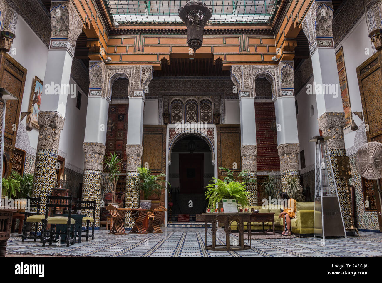 Una foto degli interni del Palais de Fes Dar Tazi. Foto Stock